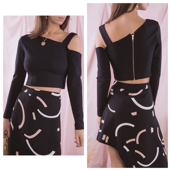 Finders Keepers Tops - NEW Finders Keepers Latrobe Top, Black